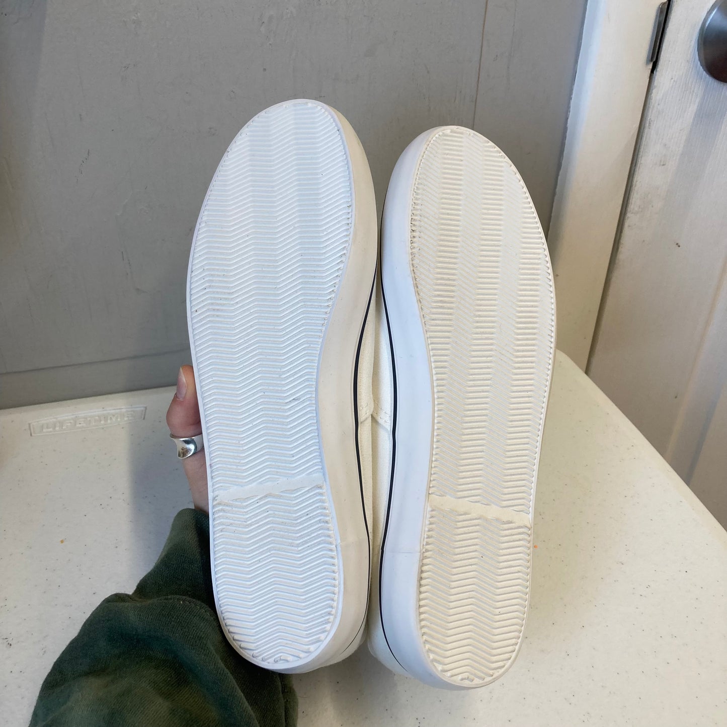 Shoes Sneakers By Old Navy In White, Size:8