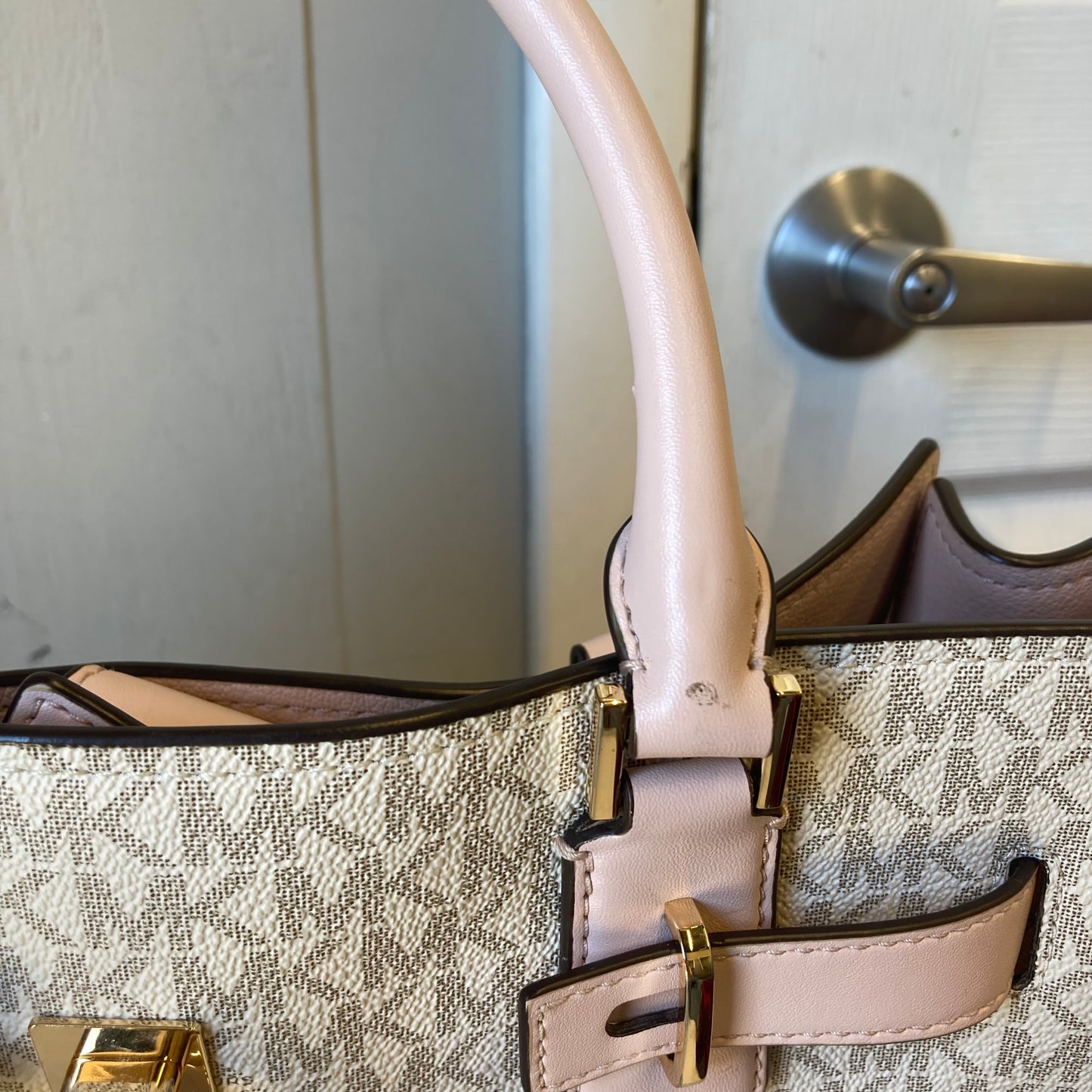 Crossbody Designer By Michael Kors In Pink, Size:Medium