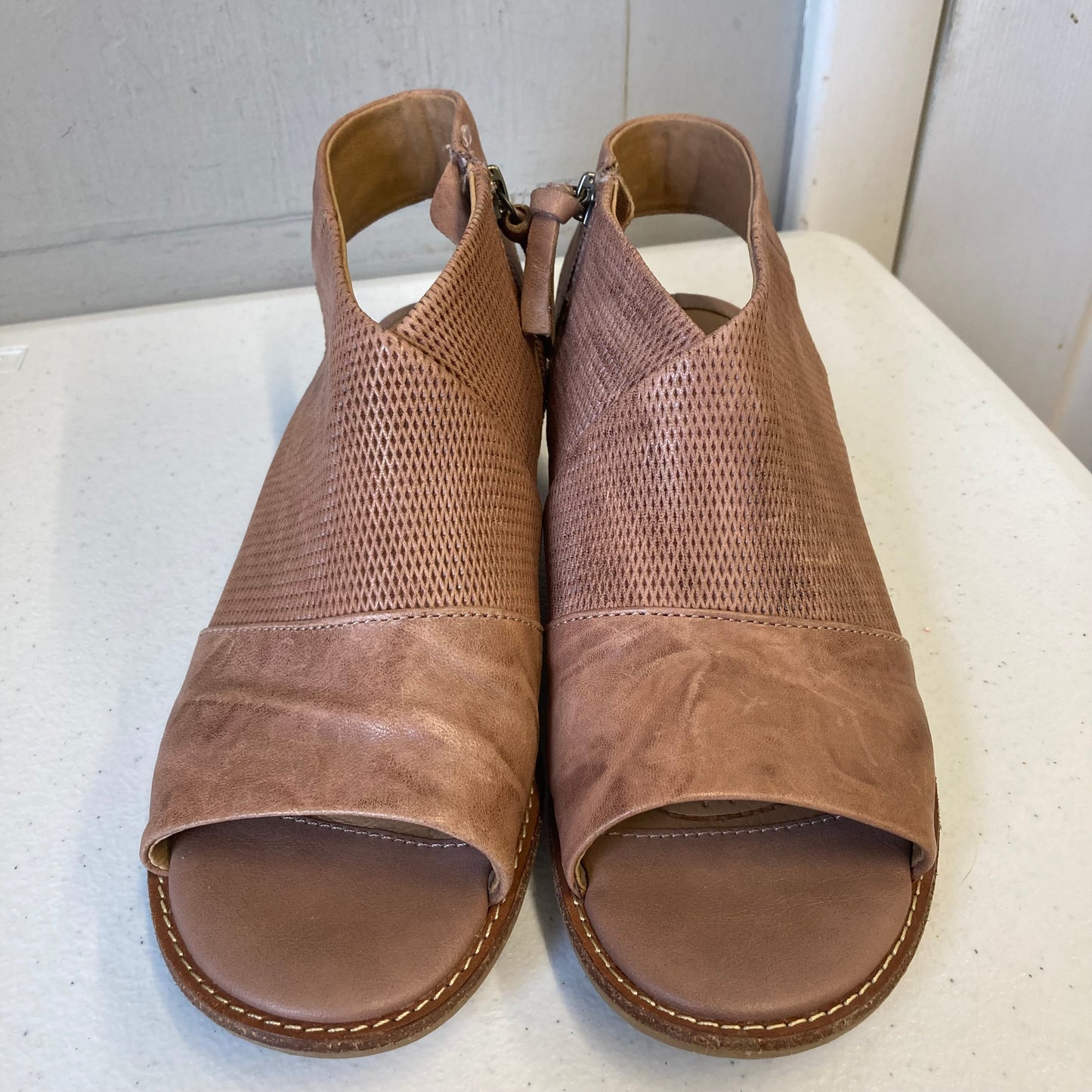 Sandals Flats By Sofft In Brown, Size:7