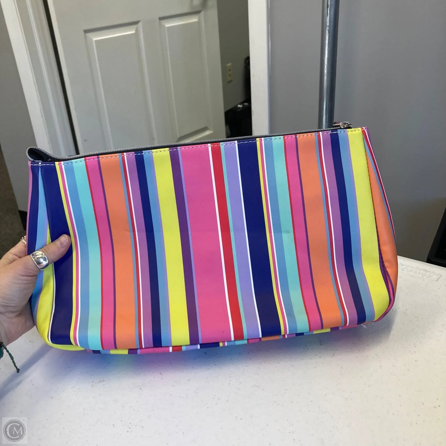 Wristlet By Betsey Johnson, Size: Extra Large