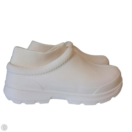 Shoes Designer By Ugg In White, Size: 9.5