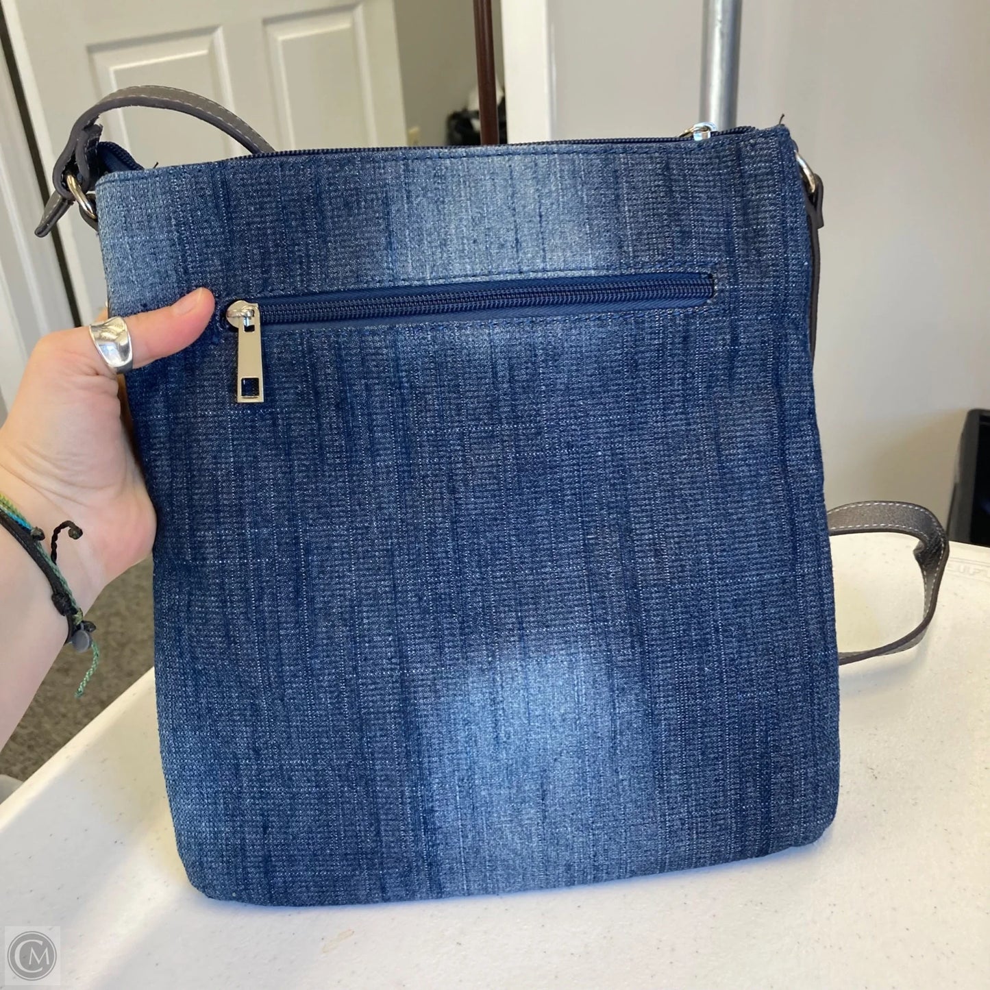 Crossbody , Size: Medium