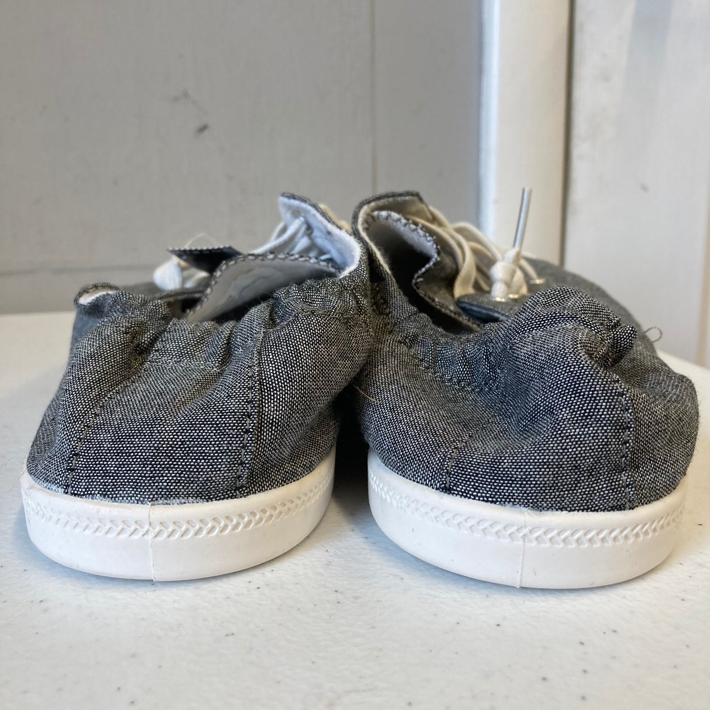 Shoes Sneakers By Torrid In Grey & White, Size:11