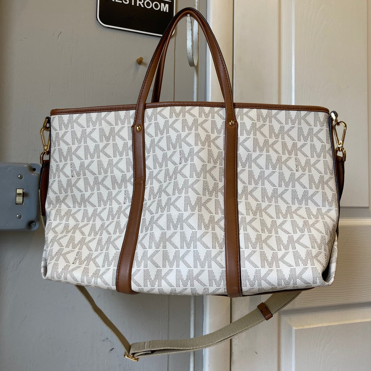 Handbag Designer By Michael Kors In Cream, Size:Large