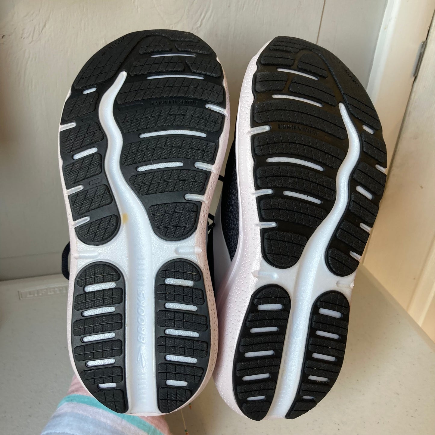 Shoes Athletic By Brooks In Black, Size:6.5