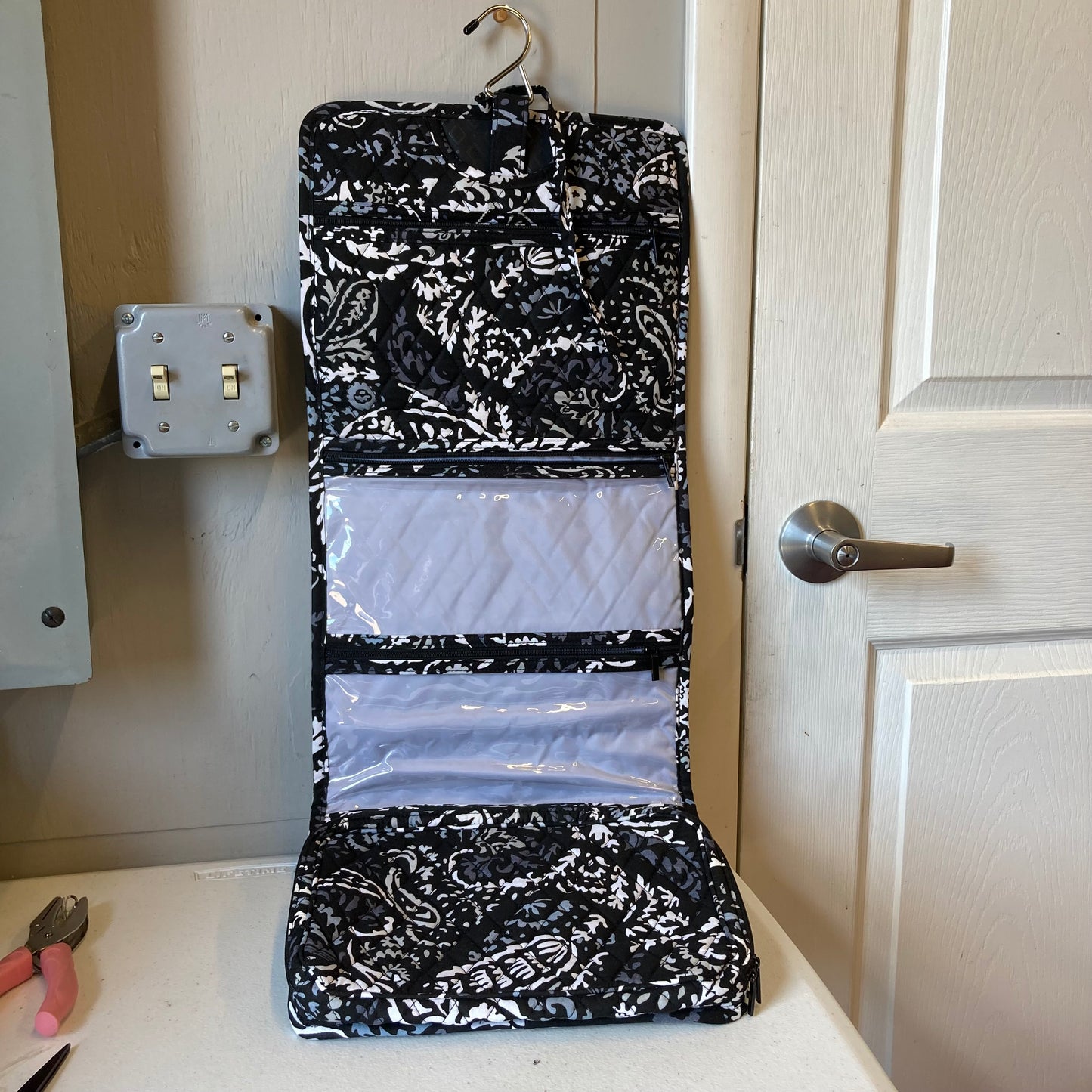 Travel Organizer By Vera Bradley In Black & White
