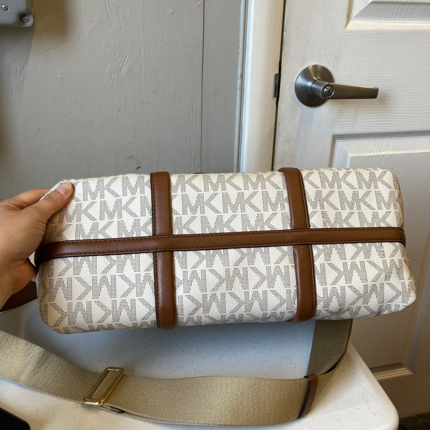Handbag Designer By Michael Kors In Cream, Size:Large