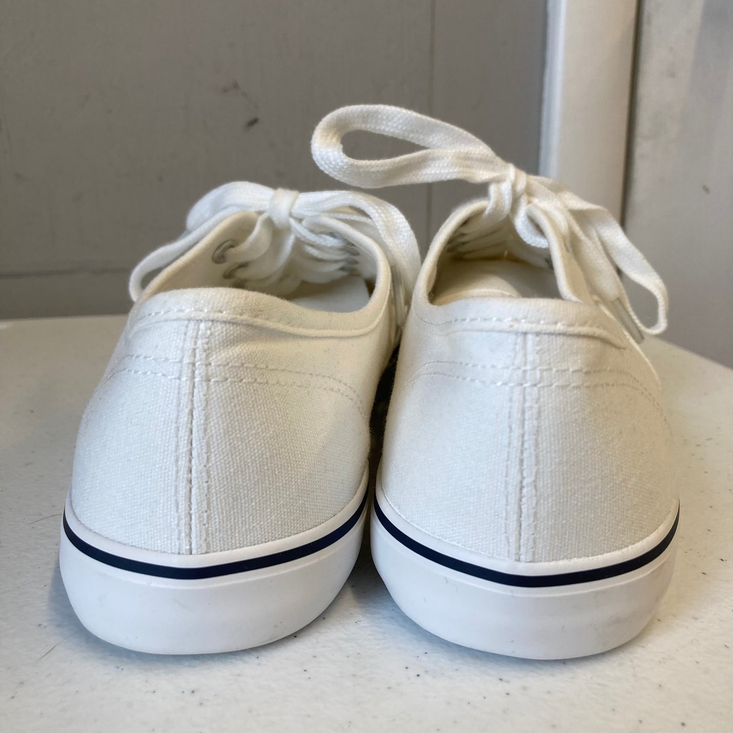 Shoes Sneakers By Old Navy In White, Size:8