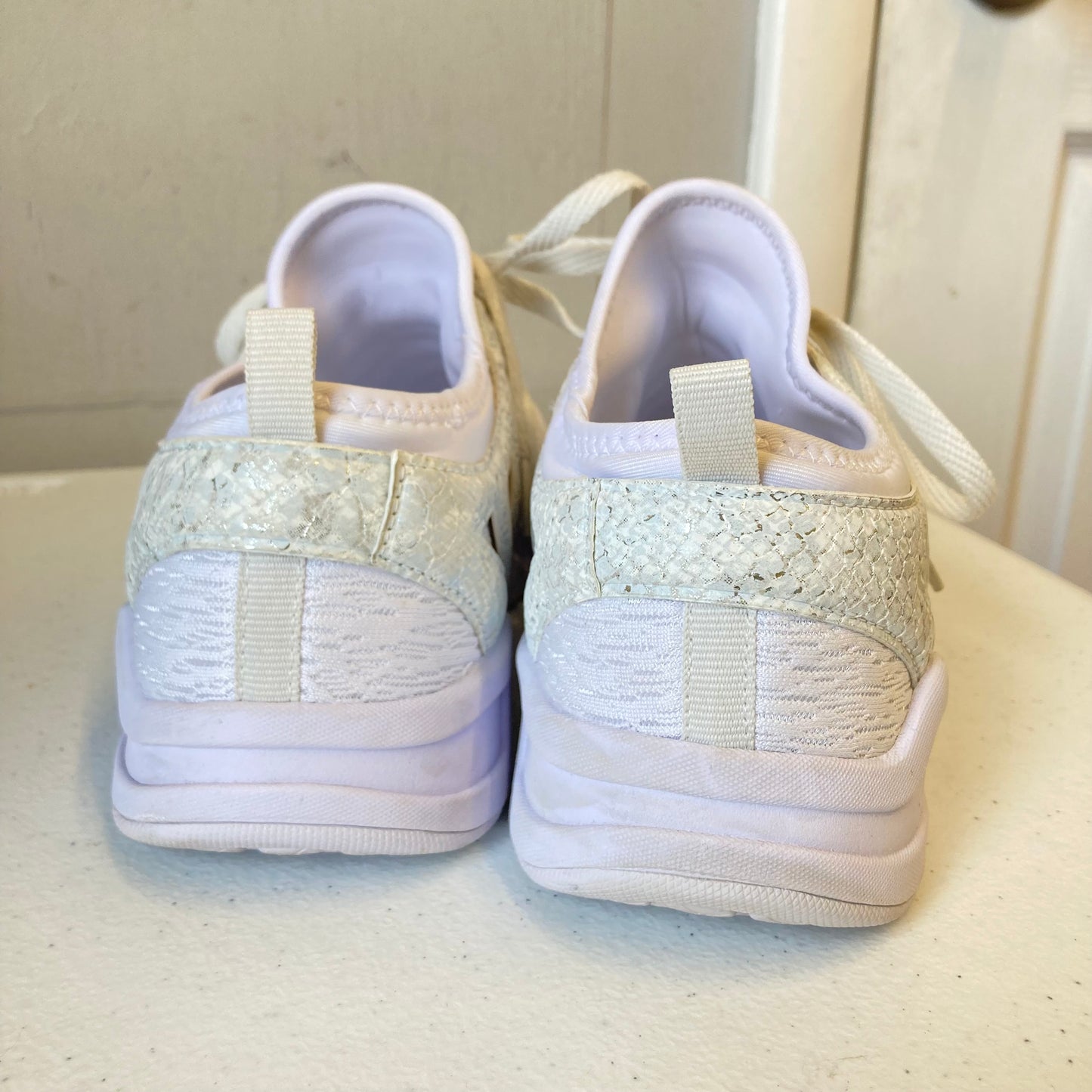 Shoes Athletic By Fabletics In White, Size:9