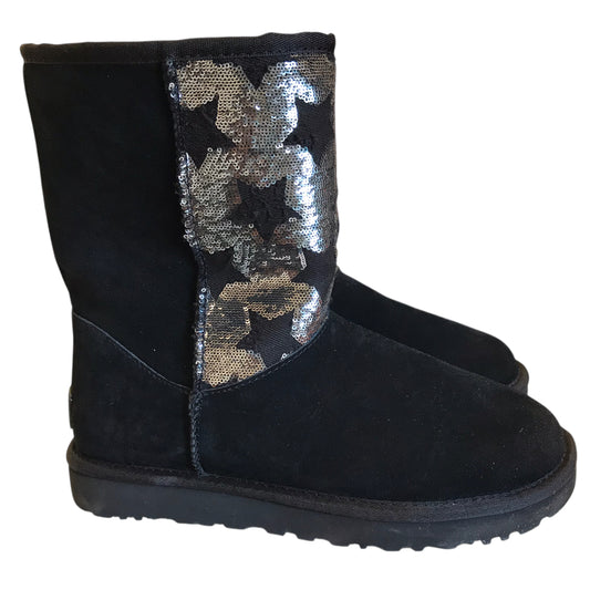 Boots Designer By Ugg In Black & Silver, Size:8