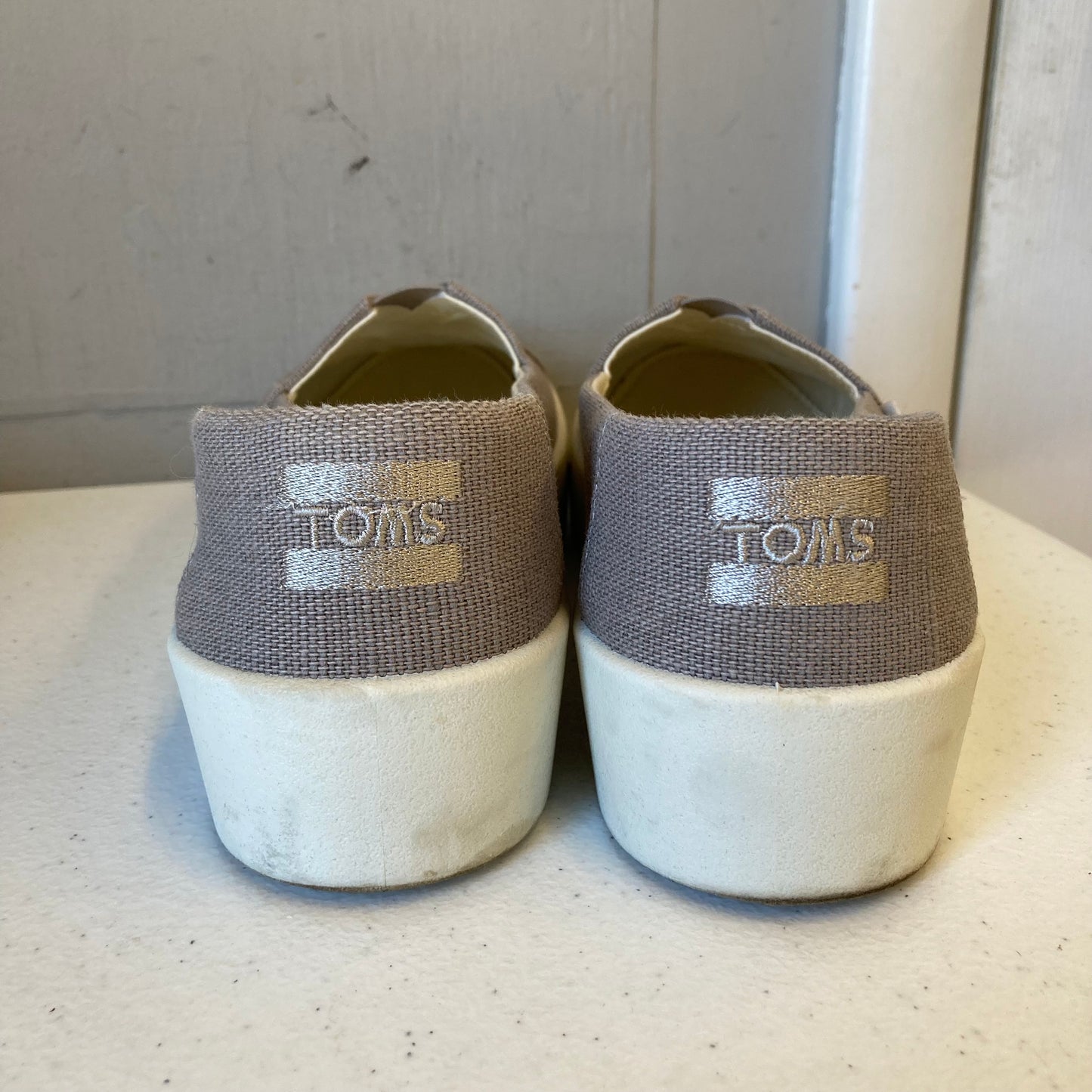 Shoes Sneakers By Toms In Taupe, Size:8.5