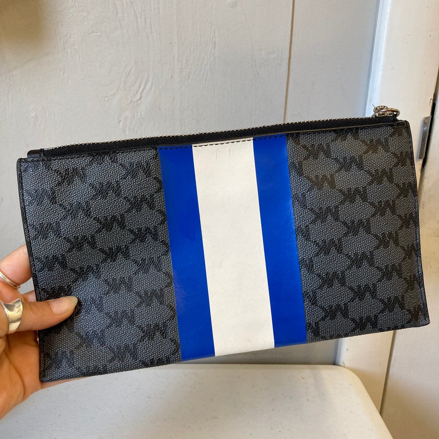 Wristlet Designer By Michael Kors In Grey, Size:Medium