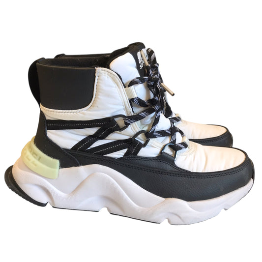 Boots Ankle By Sorel In Black & White, Size:7.5