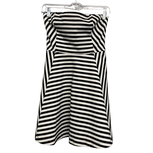Dress Casual Short By Express In Black & White, Size:Xs