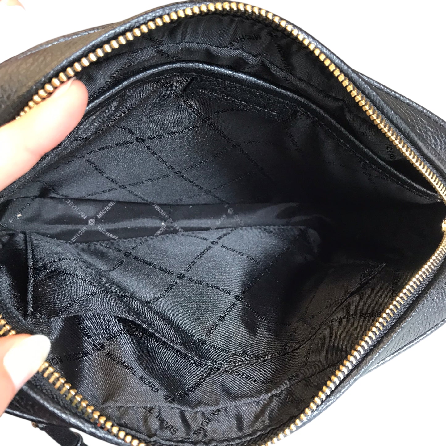 Crossbody Designer By Michael Kors In Black, Size:Medium