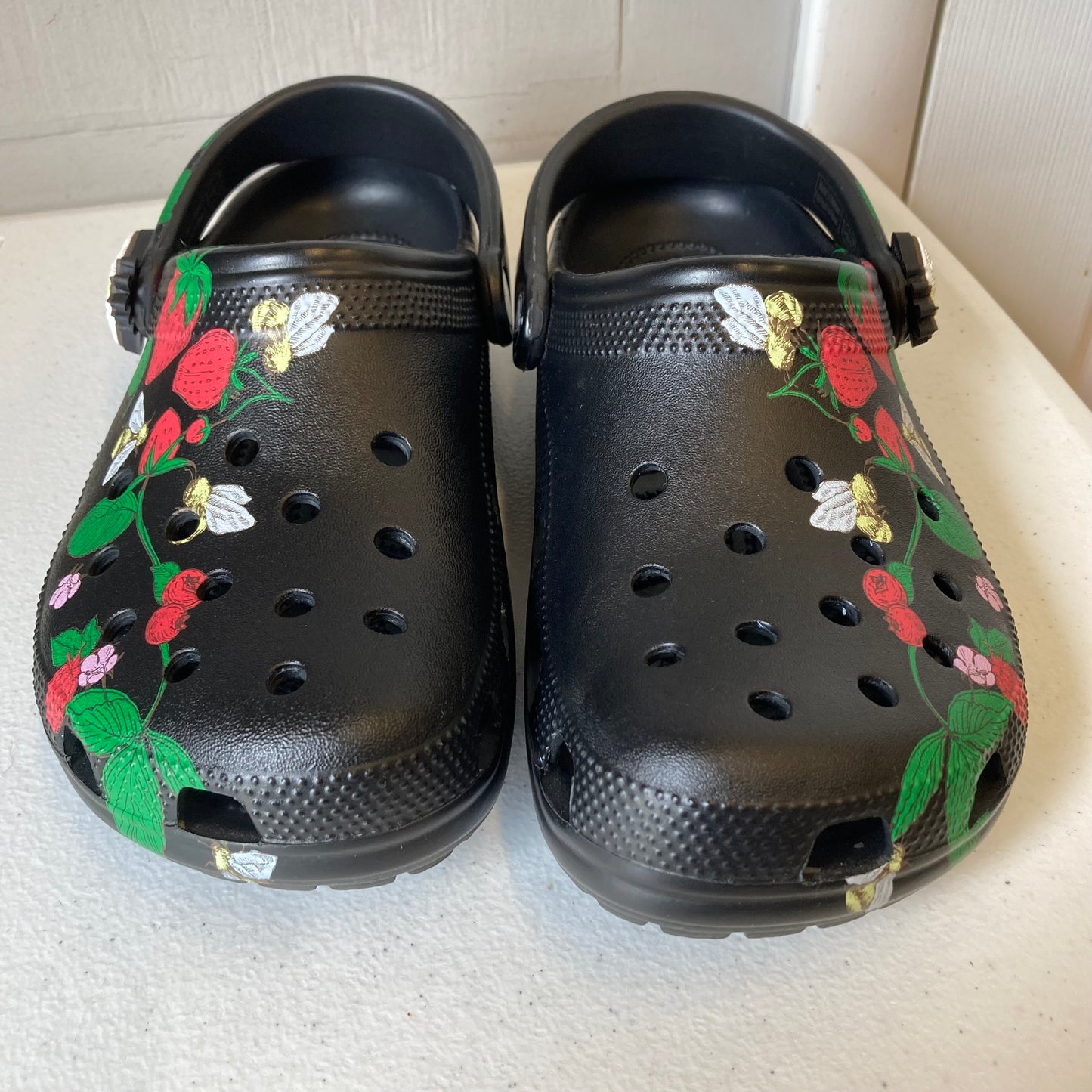 Shoes Flats By Crocs In Black, Size:8