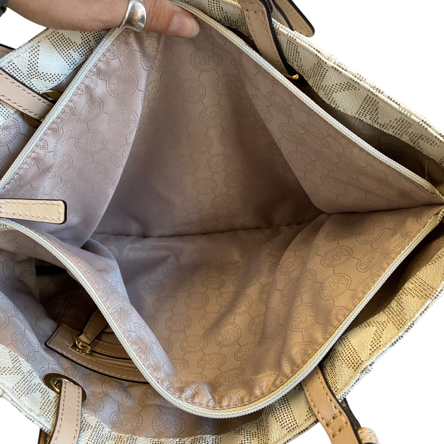 Handbag Designer By Michael Kors In Cream, Size:Medium