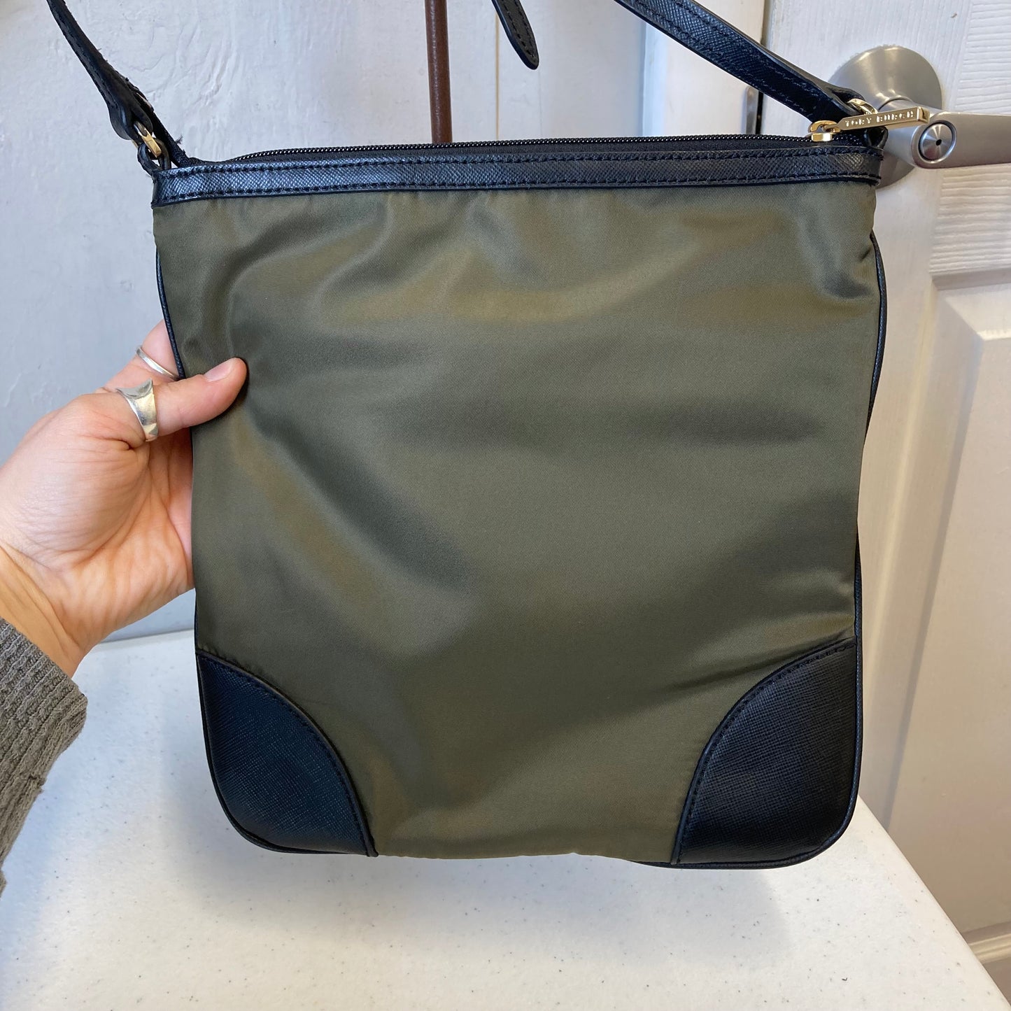 Handbag Designer By Tory Burch In Green, Size:Medium