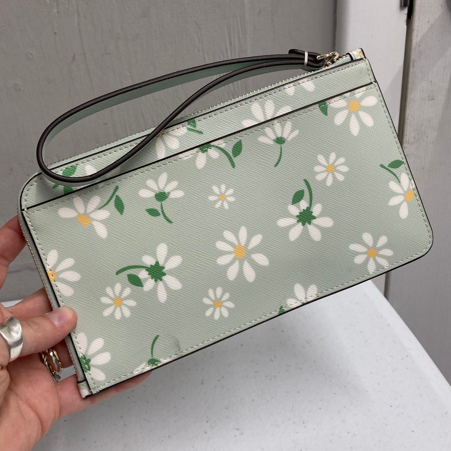 Wristlet Designer By Kate Spade In Green, Size:Medium