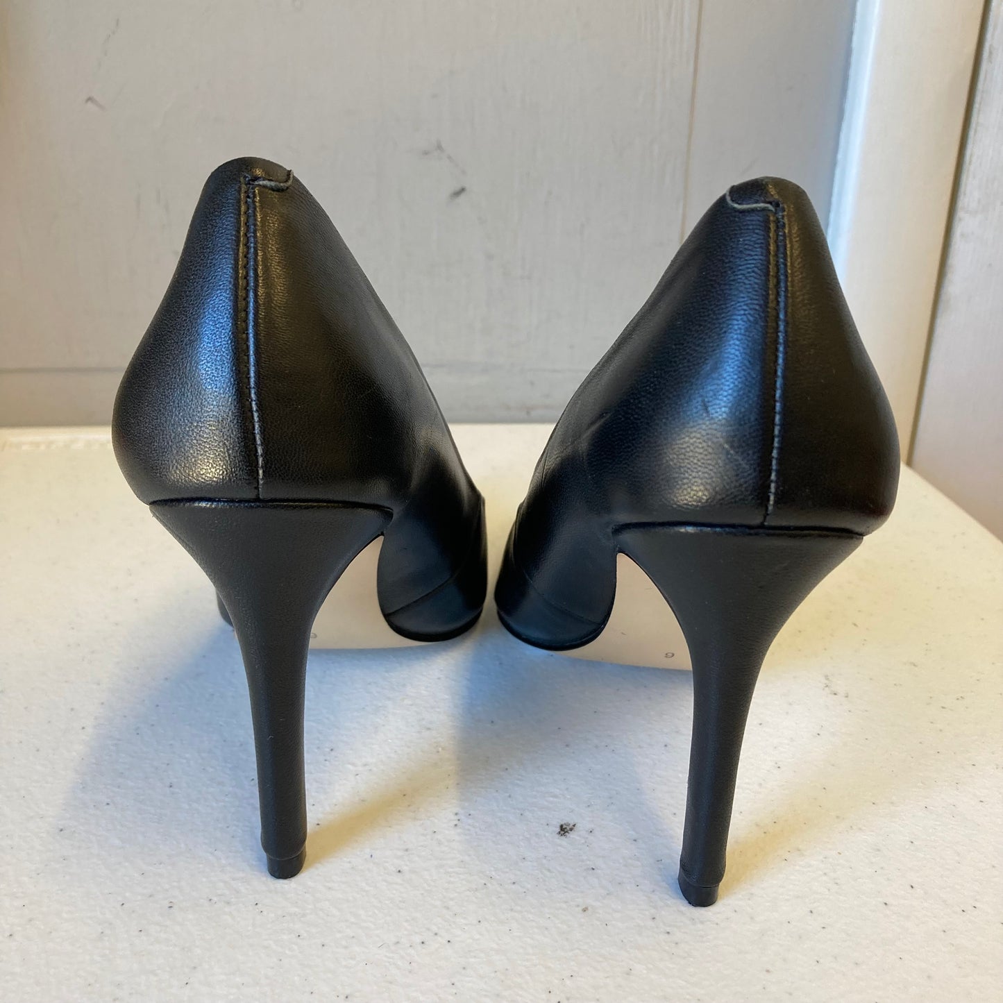 Shoes Designer By Neiman Marcus In Black, Size:6