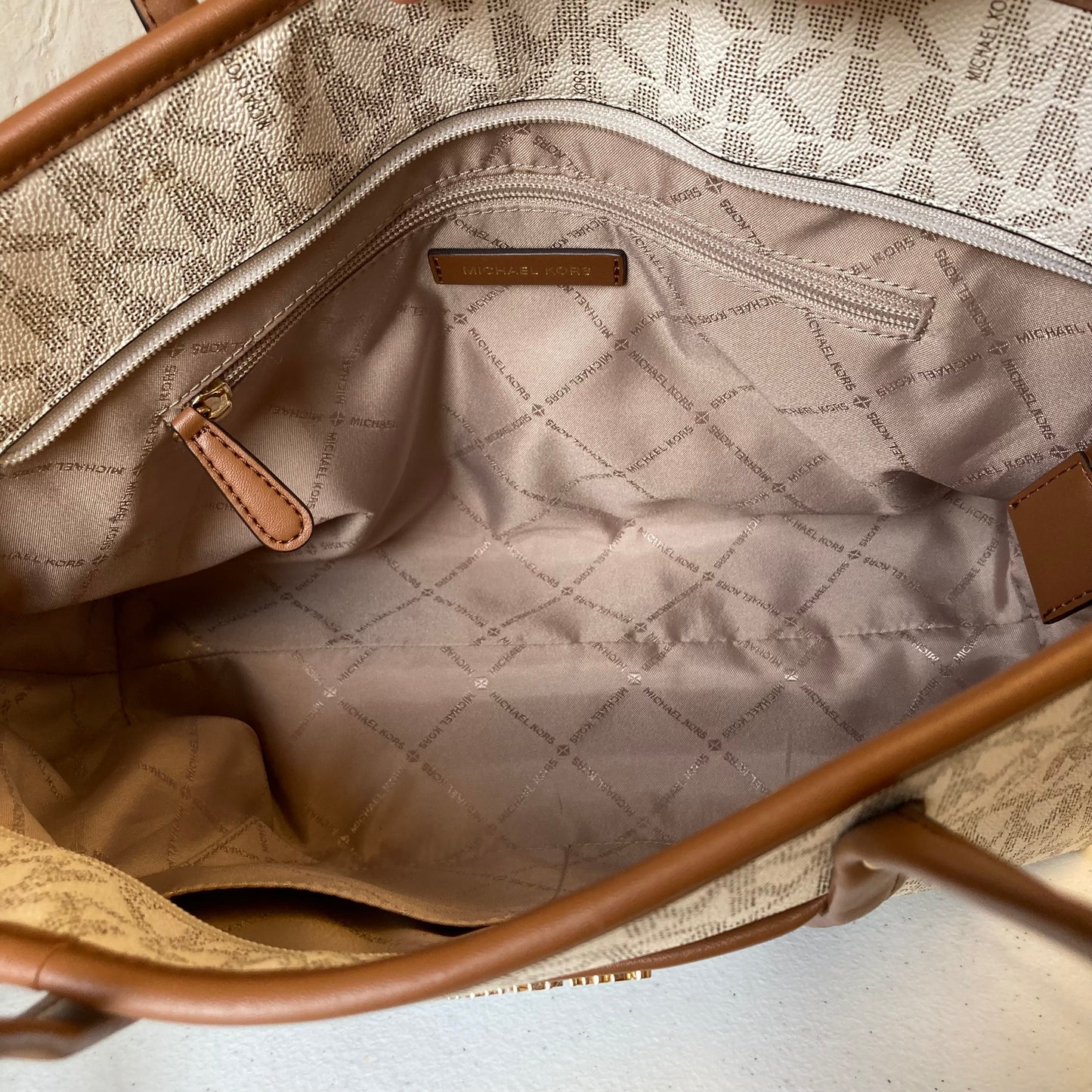 Handbag Designer By Michael Kors In Cream, Size:Large