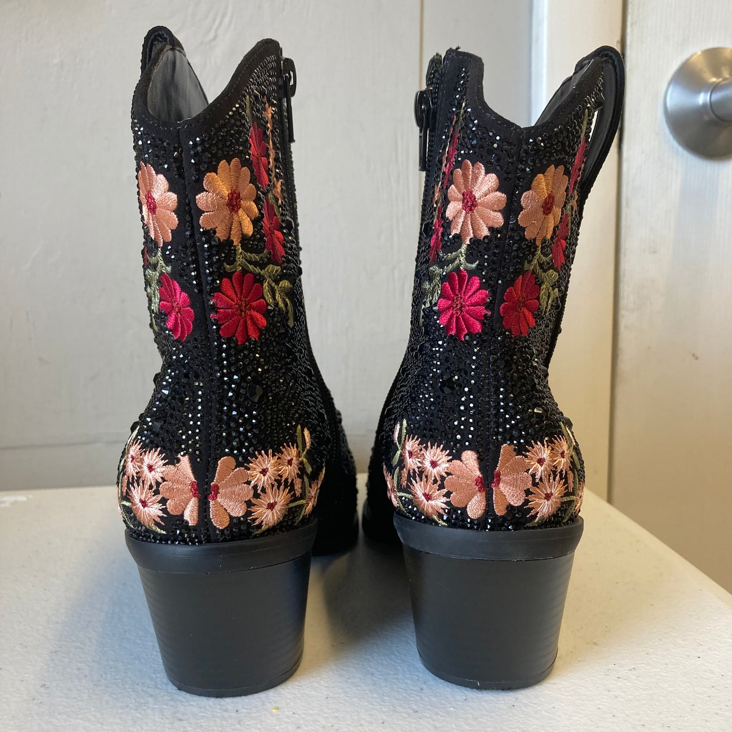 Boots Ankle Heels By Inc In Black & Red, Size:8.5