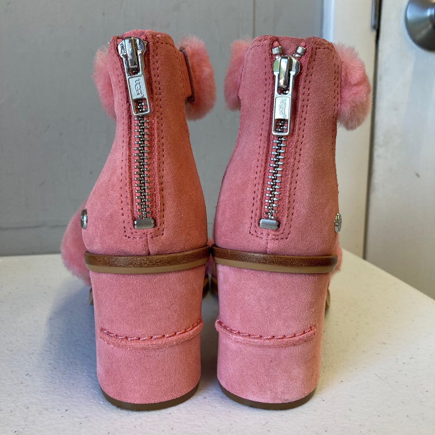 Shoes Designer By Ugg In Pink, Size:6