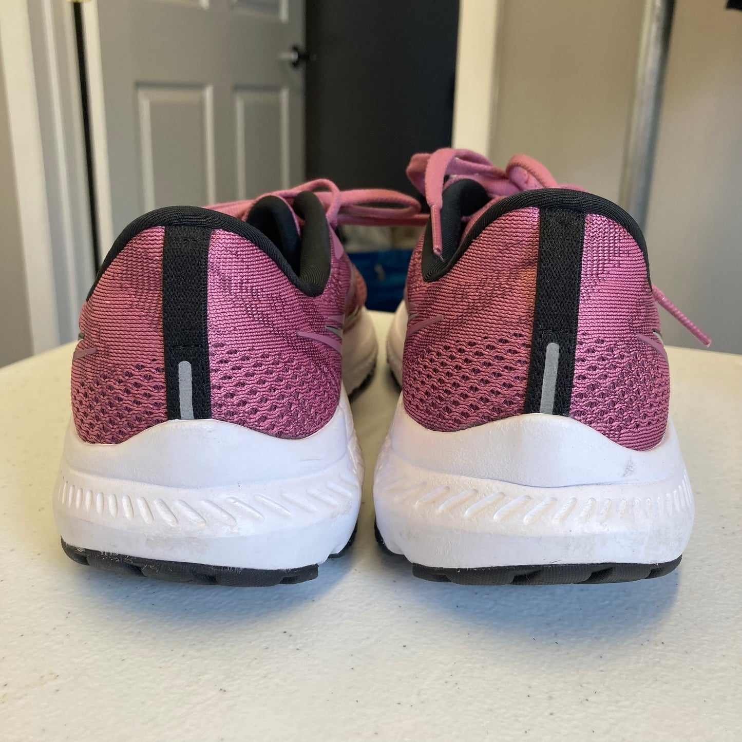 Shoes Athletic By Saucony In Pink, Size:8.5