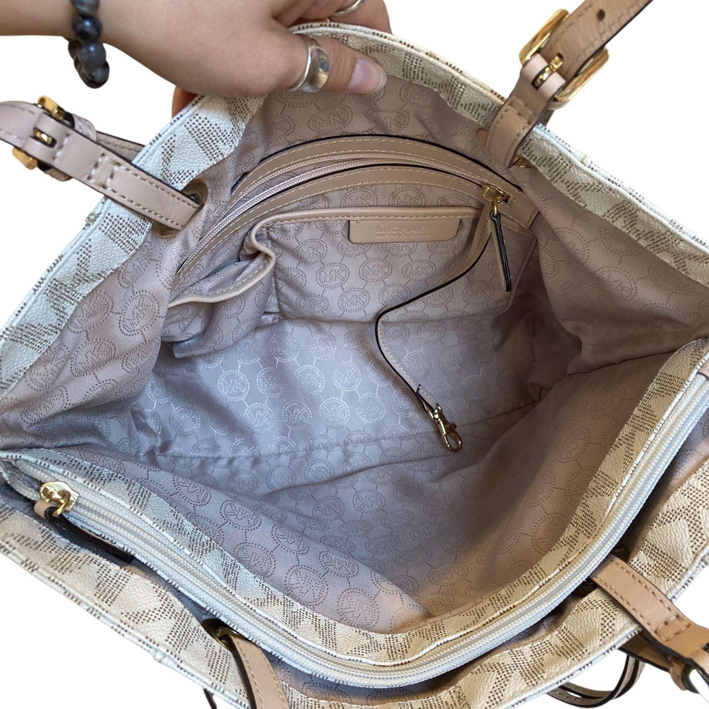 Handbag Designer By Michael Kors In Cream, Size:Medium