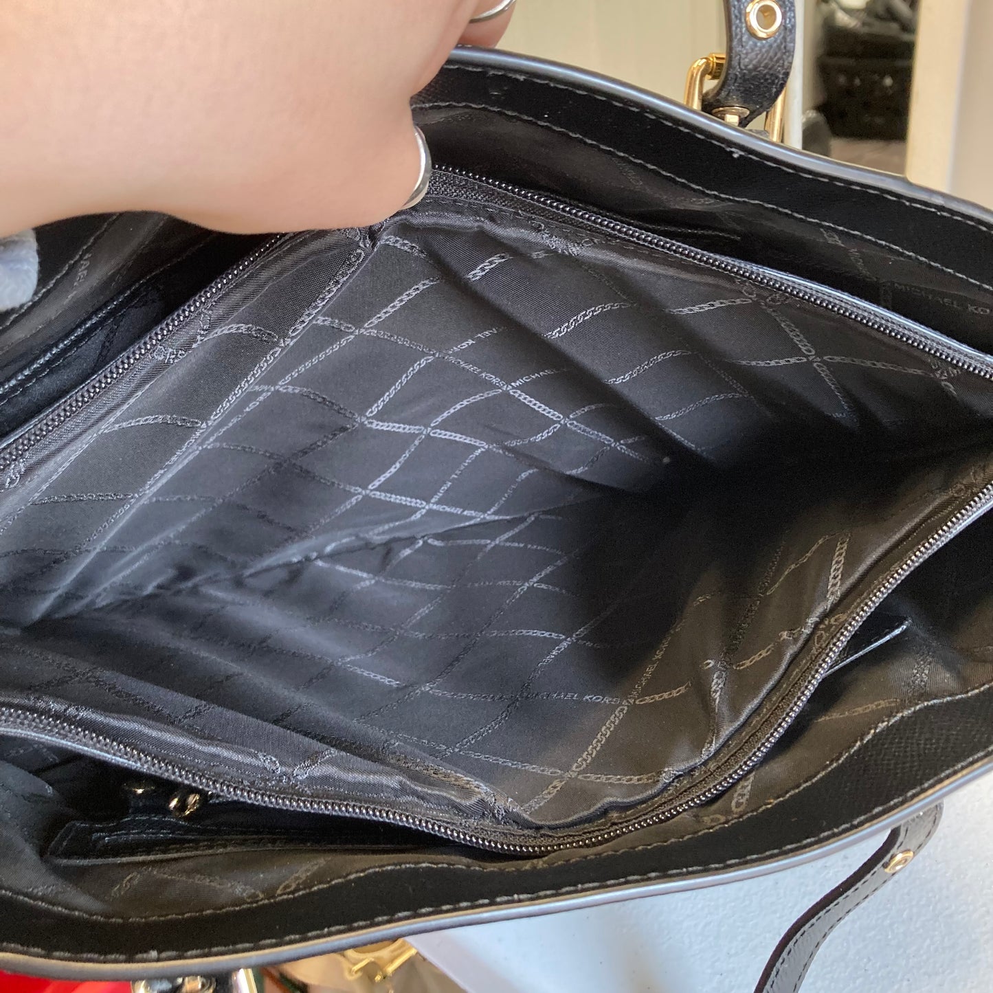 Handbag Designer By Michael Kors In Black, Size:Medium