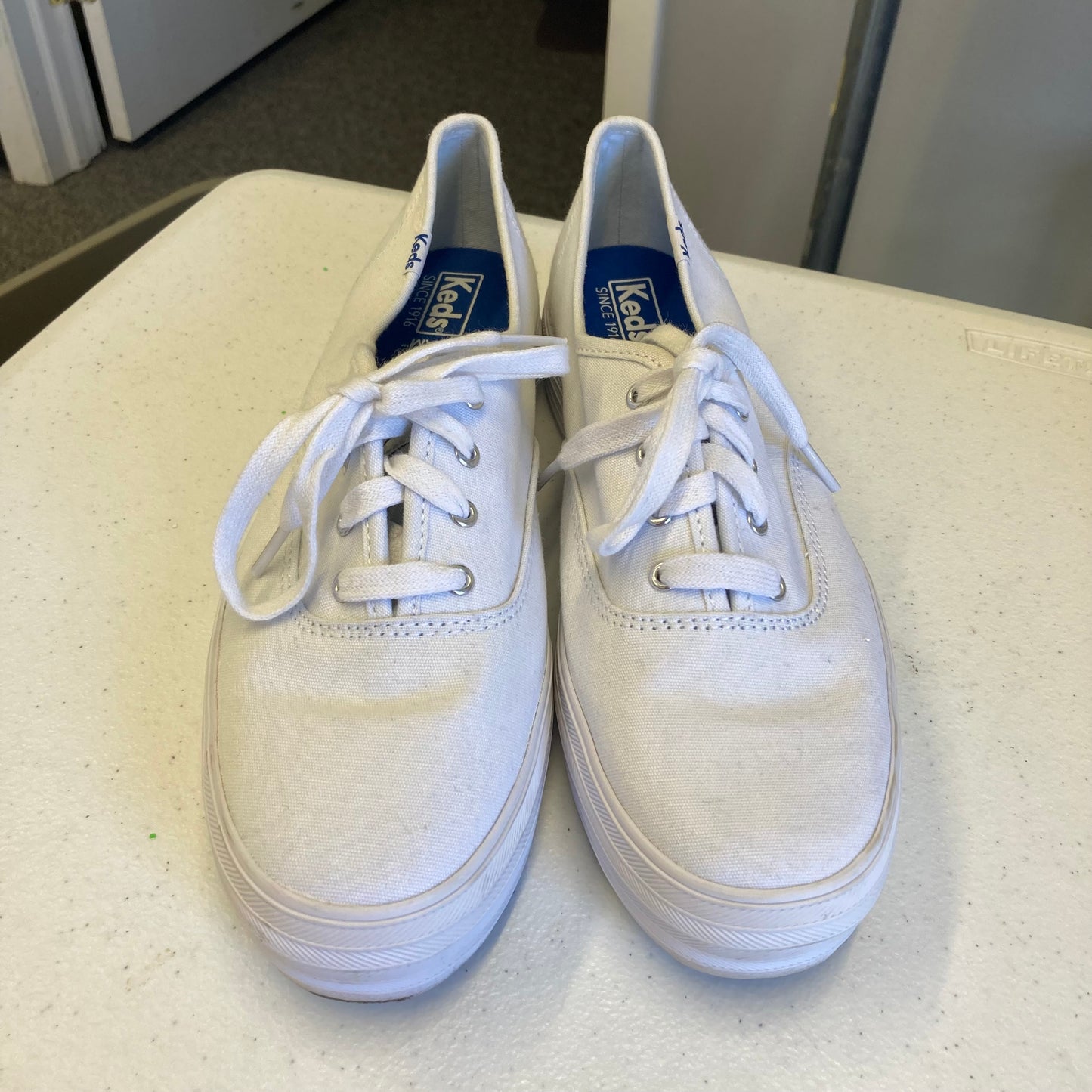 Shoes Sneakers By Keds In White, Size:9