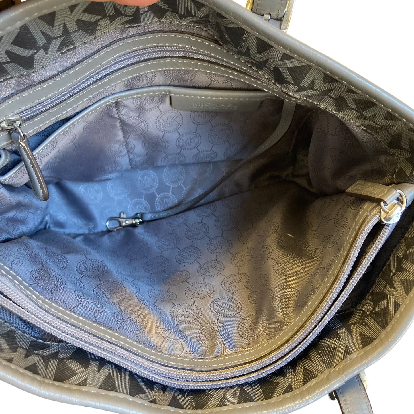 Handbag Designer By Michael Kors In Grey, Size:Medium