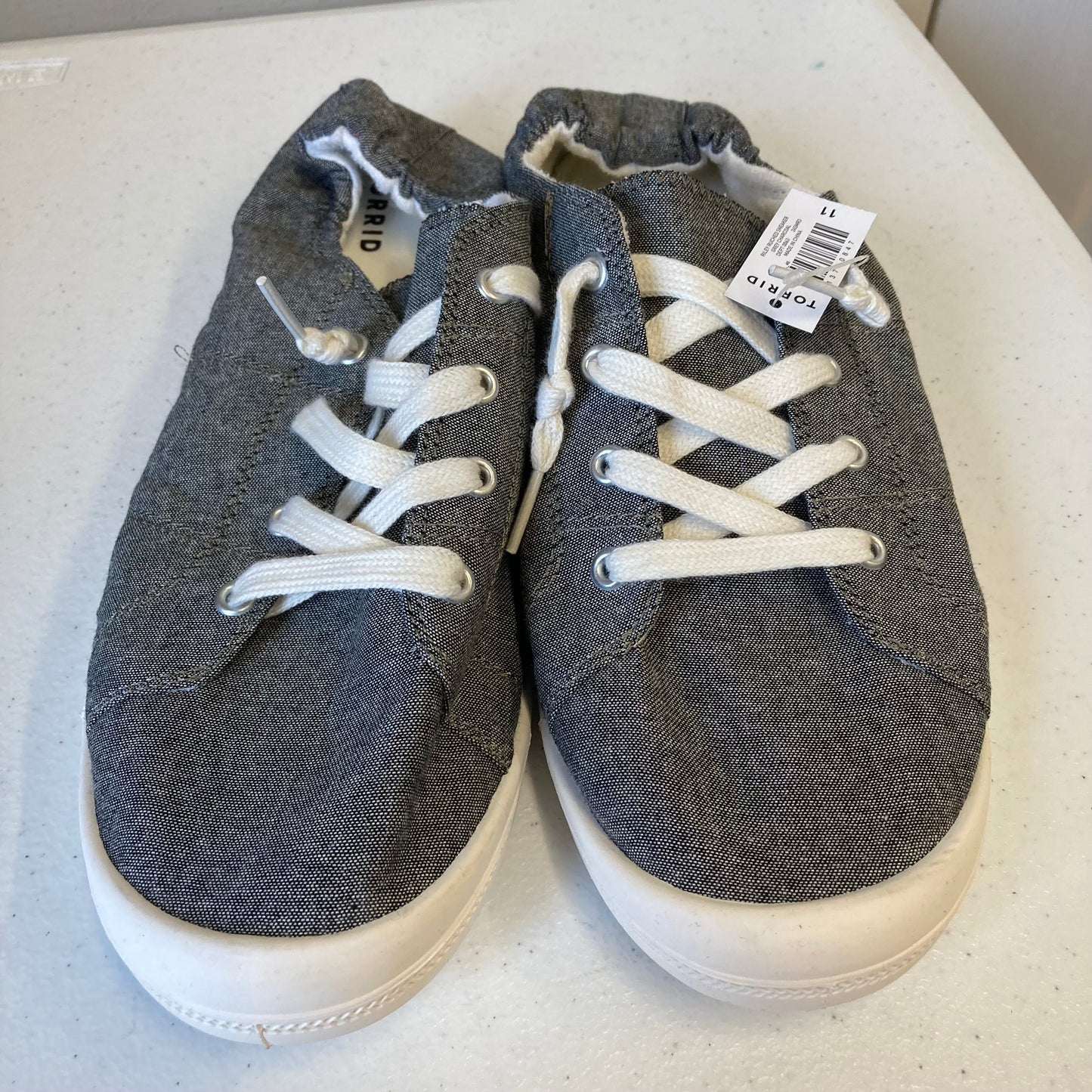 Shoes Sneakers By Torrid In Grey & White, Size:11