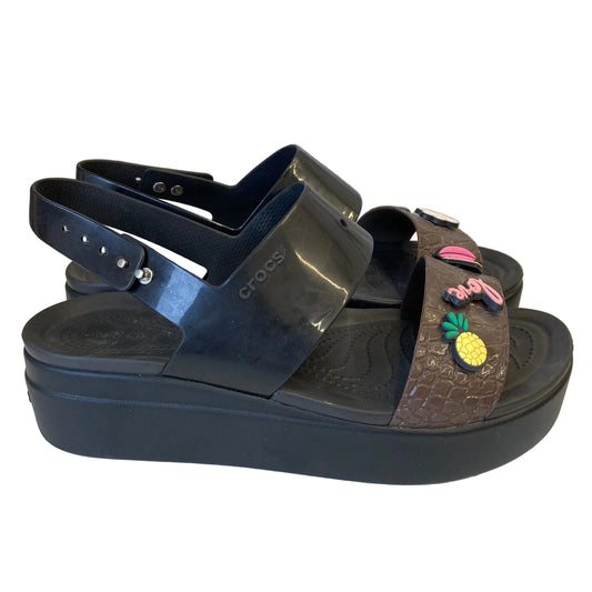Sandals Heels Wedge By Crocs In Black & Brown, Size:11