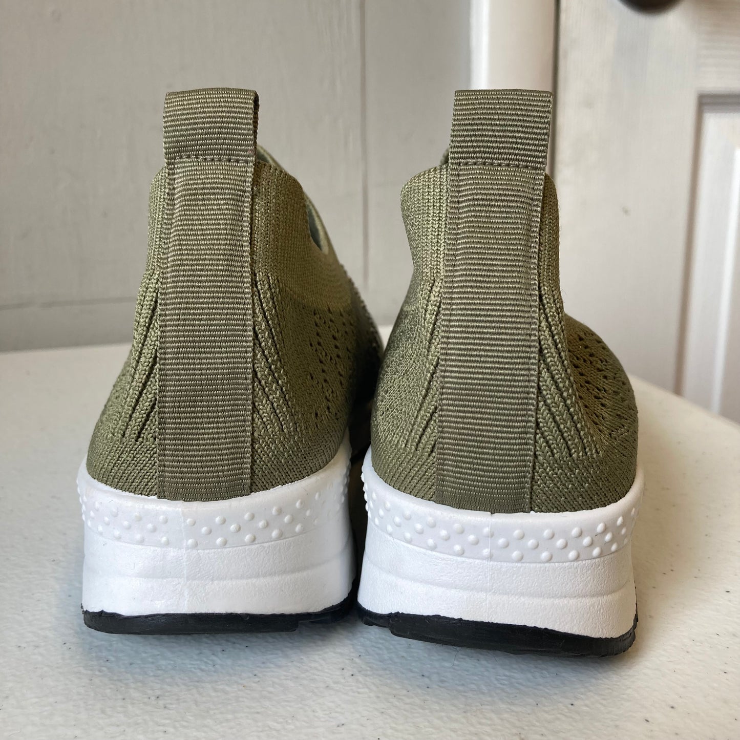 Shoes Sneakers By Morgan Taylor In Green, Size:5.5