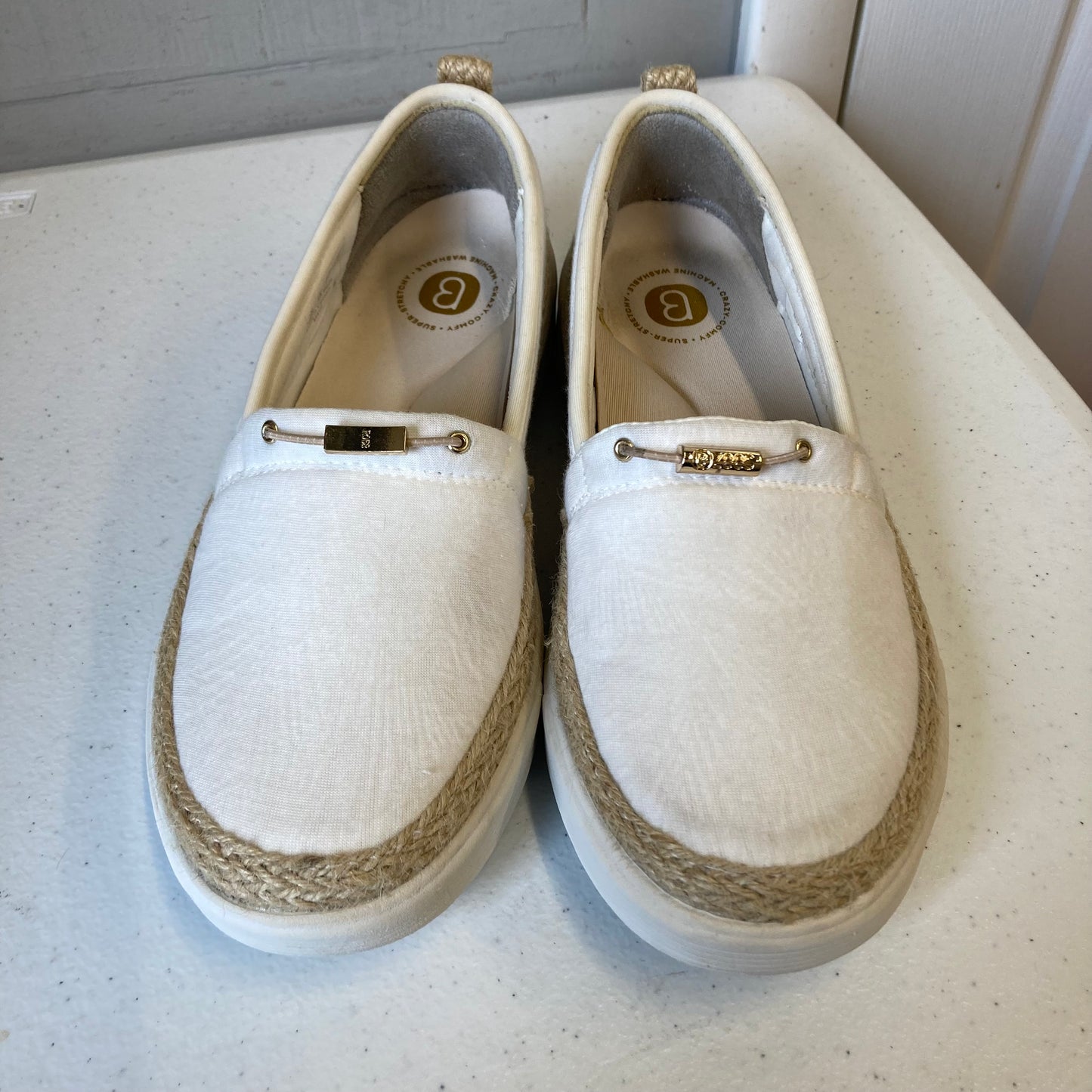 Shoes Sneakers By Bzees In White, Size:7