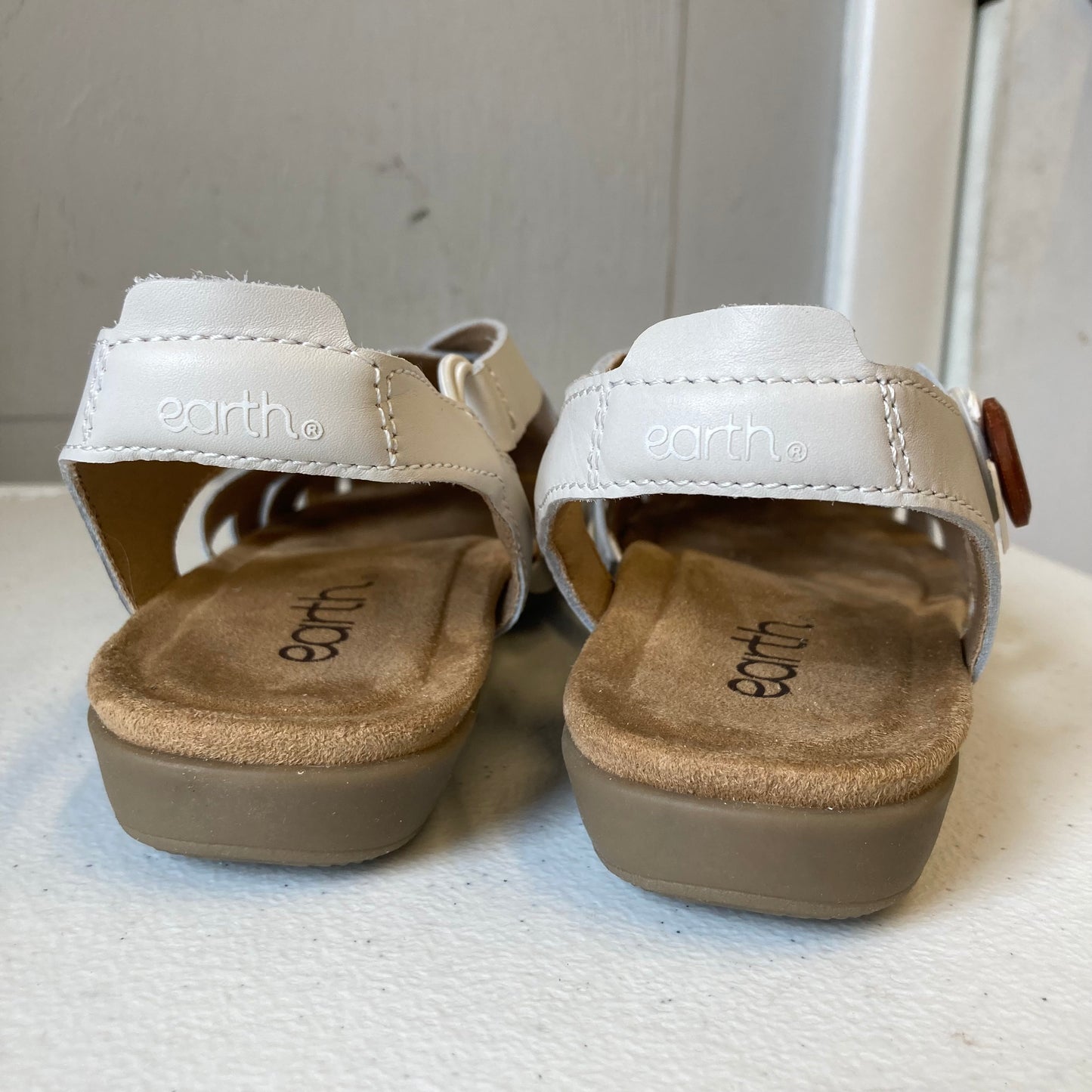 Sandals Flats By Earth In Beige, Size:6