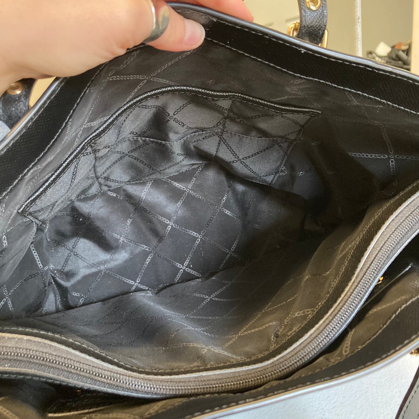Handbag Designer By Michael Kors In Black, Size:Medium