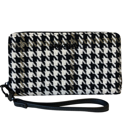 Wristlet By Betsey Johnson In Black & White, Size:Small