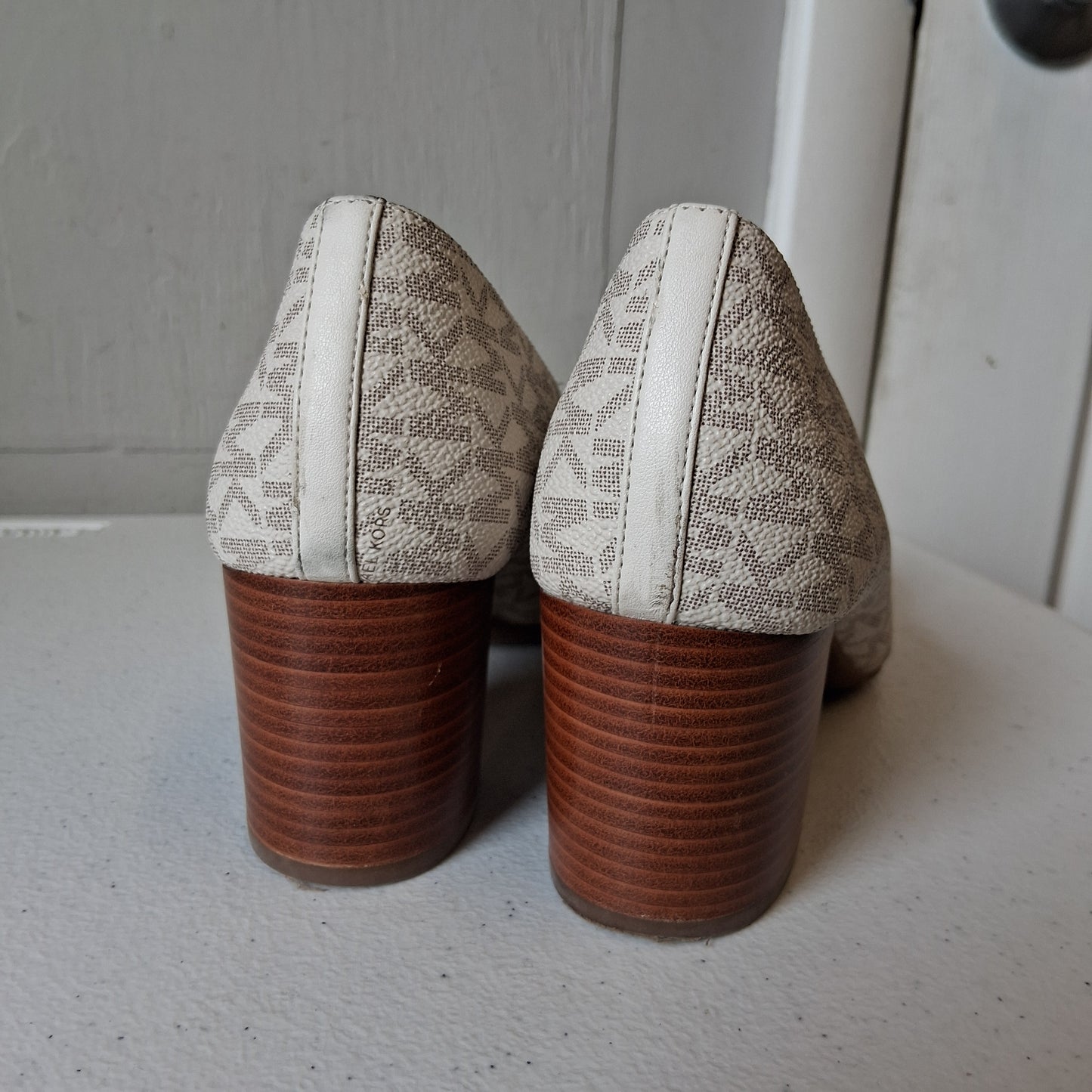 Shoes Designer By Michael Kors In Beige, Size:8