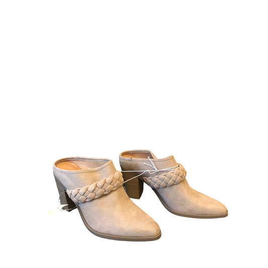 Boots Ankle Heels By Universal Thread  Size: 8.5